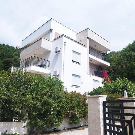 Apartments Villa Simonovic Petrovac na moru Exterior foto