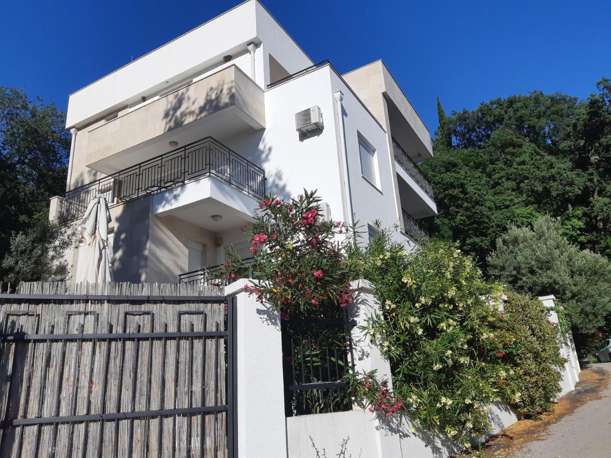Apartments Villa Simonovic Petrovac na moru Exterior foto