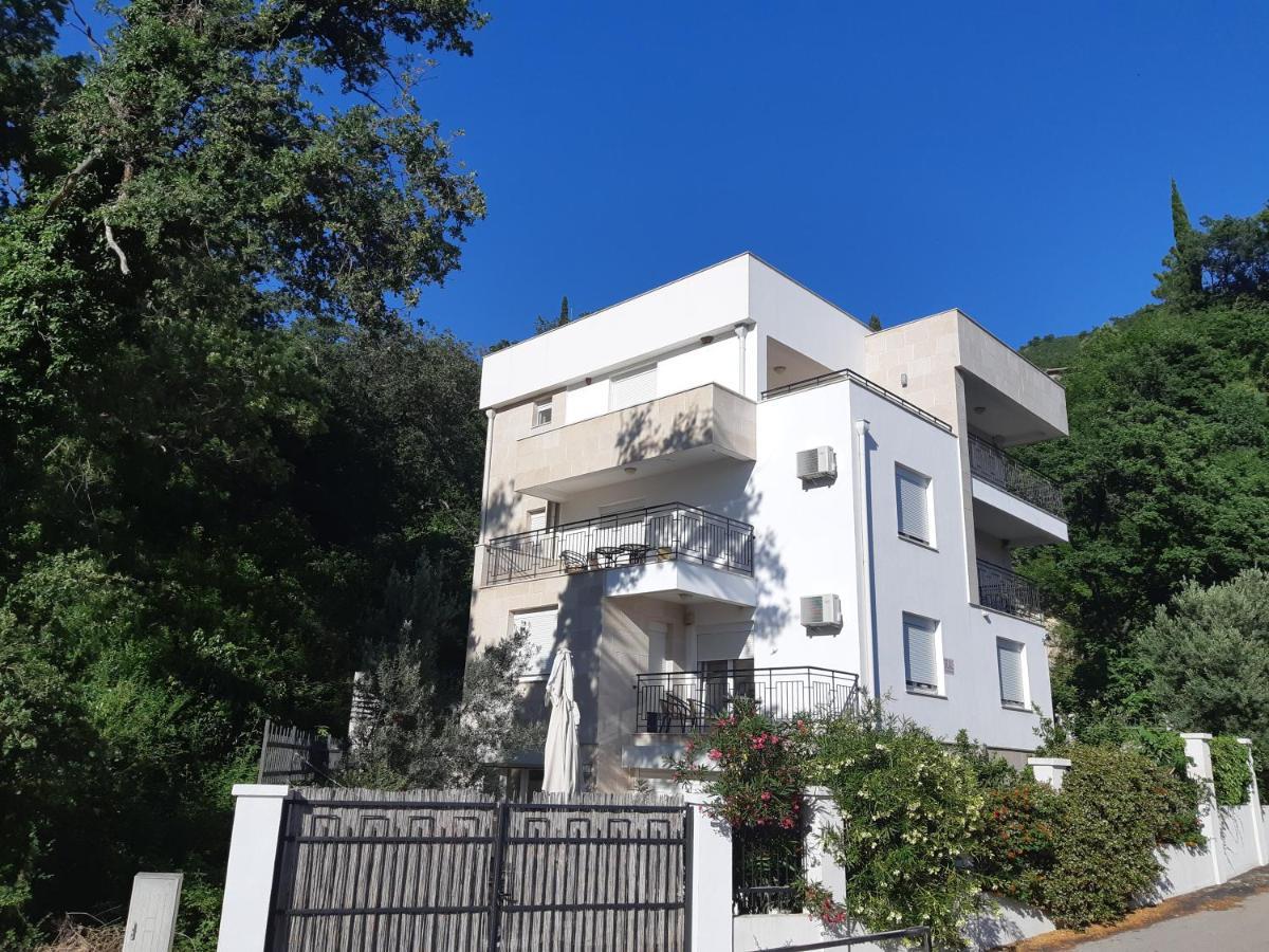Apartments Villa Simonovic Petrovac na moru Exterior foto