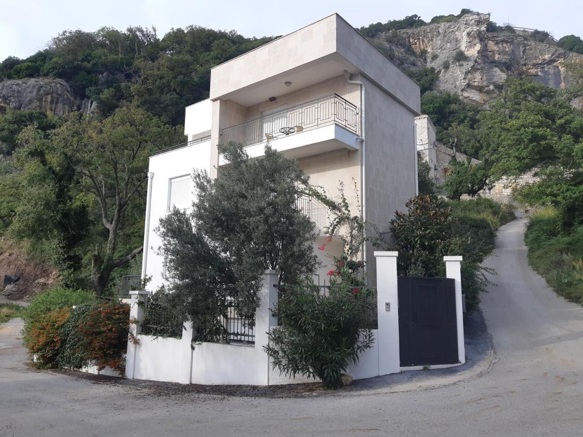 Apartments Villa Simonovic Petrovac na moru Exterior foto