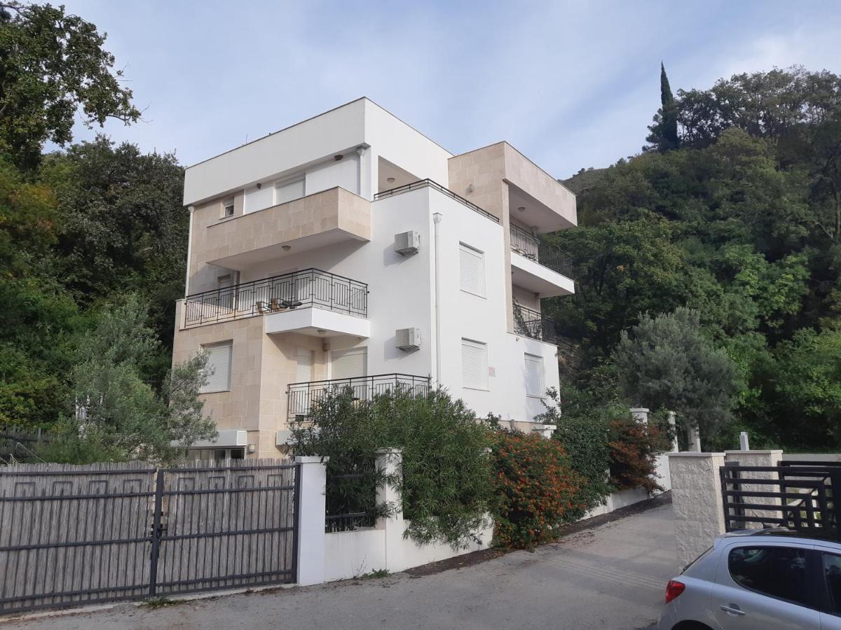 Apartments Villa Simonovic Petrovac na moru Exterior foto