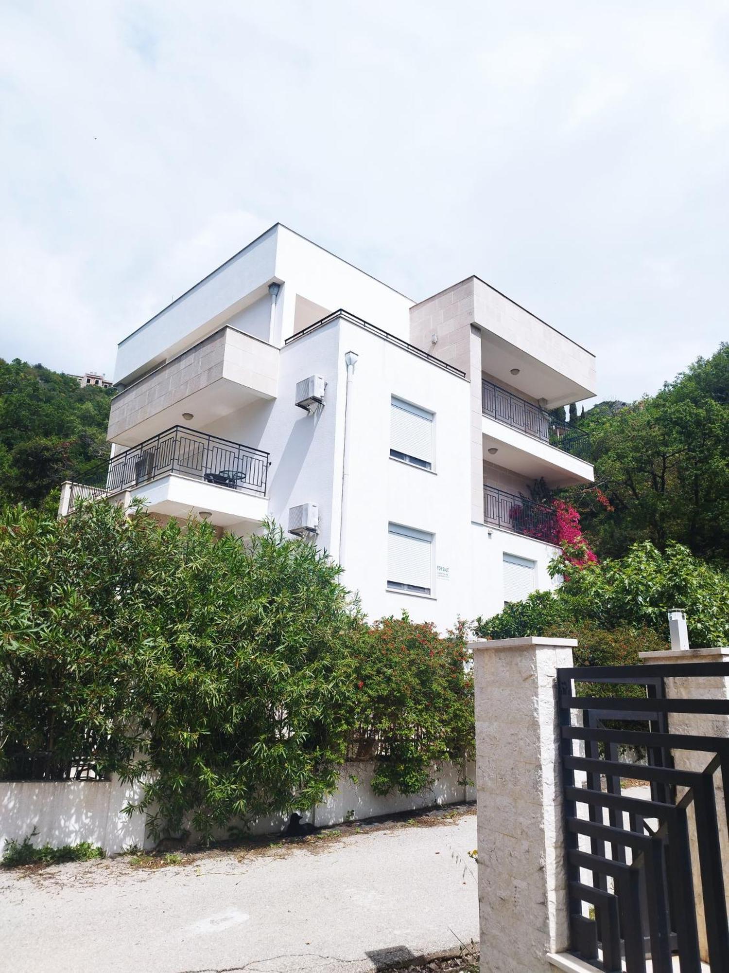 Apartments Villa Simonovic Petrovac na moru Exterior foto