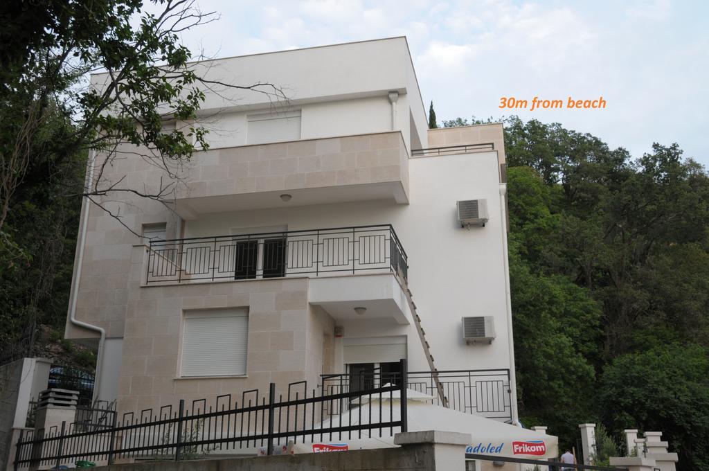 Apartments Villa Simonovic Petrovac na moru Exterior foto