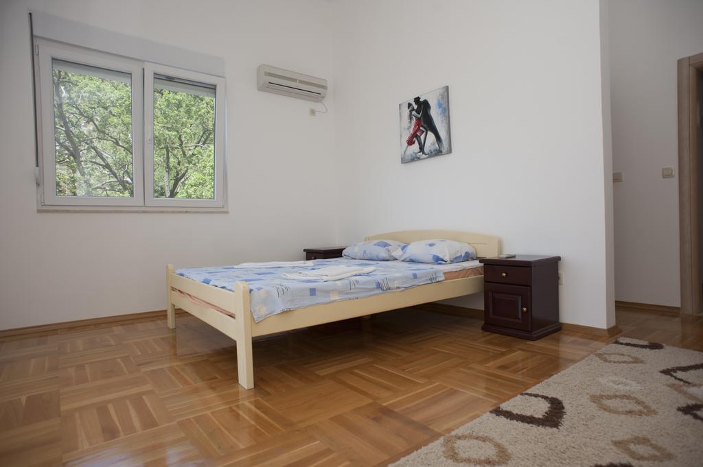 Apartments Villa Simonovic Petrovac na moru Exterior foto