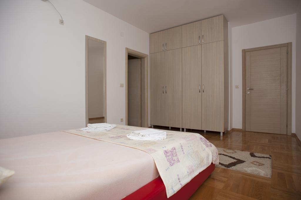 Apartments Villa Simonovic Petrovac na moru Exterior foto