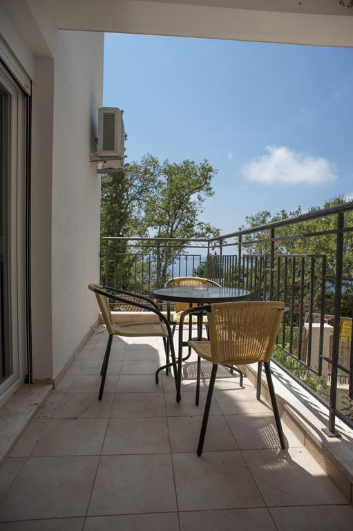 Apartments Villa Simonovic Petrovac na moru Exterior foto