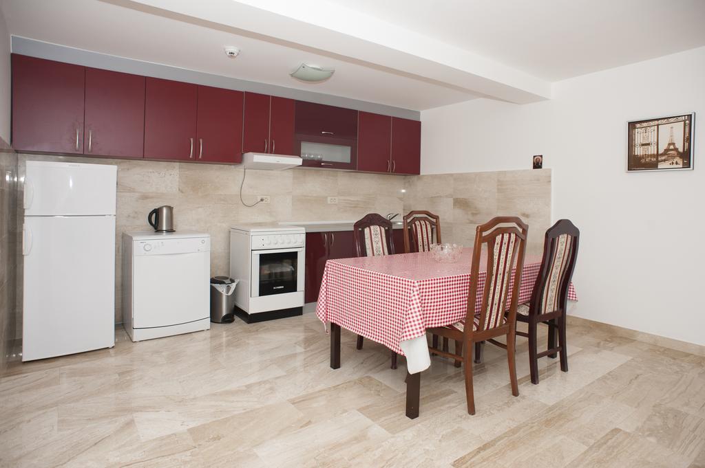 Apartments Villa Simonovic Petrovac na moru Exterior foto