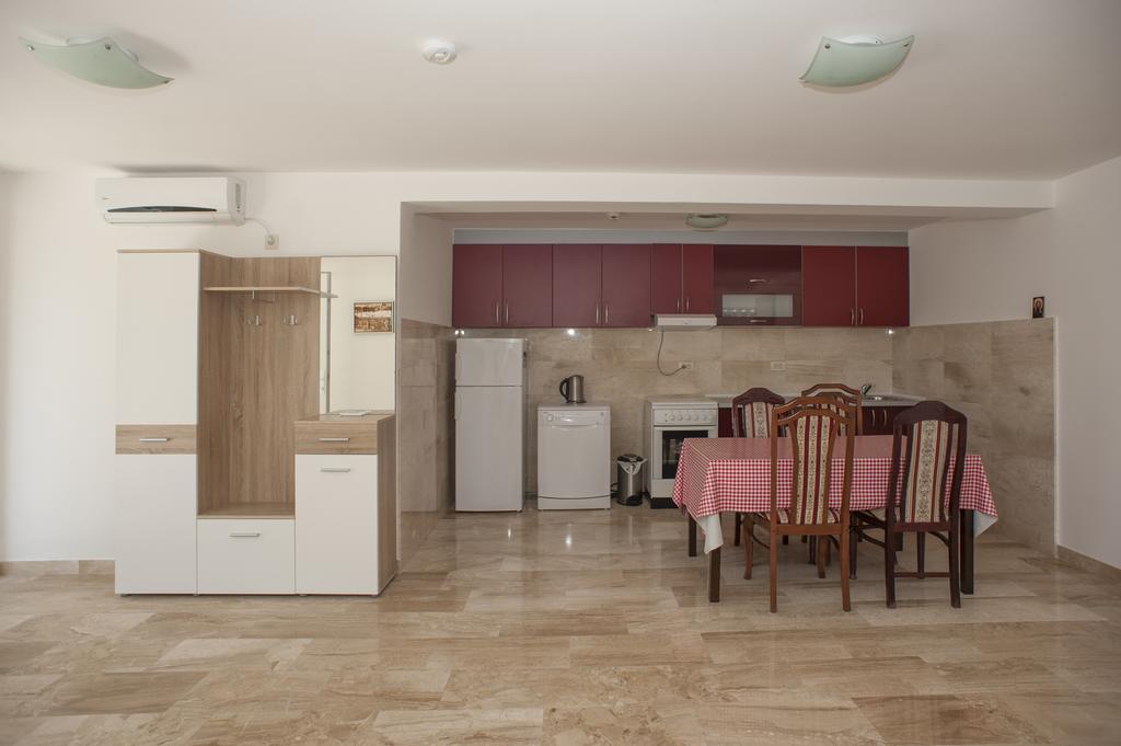 Apartments Villa Simonovic Petrovac na moru Exterior foto