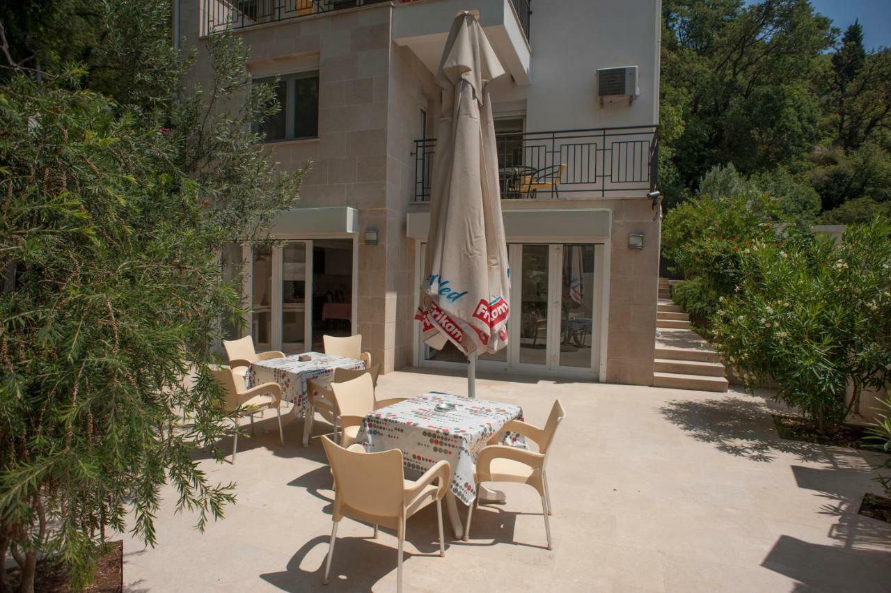 Apartments Villa Simonovic Petrovac na moru Exterior foto
