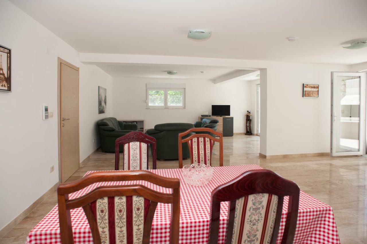 Apartments Villa Simonovic Petrovac na moru Exterior foto