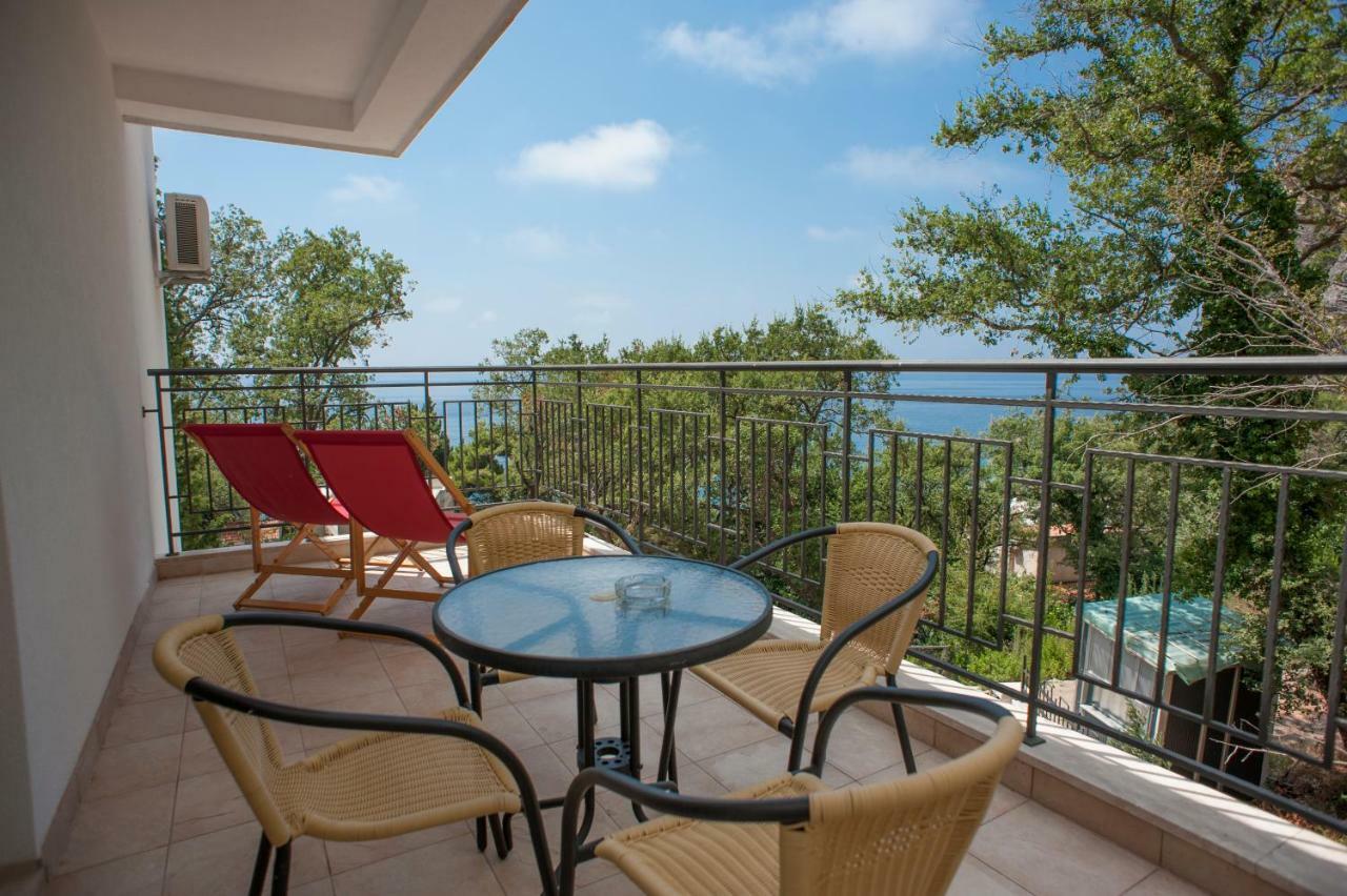 Apartments Villa Simonovic Petrovac na moru Exterior foto