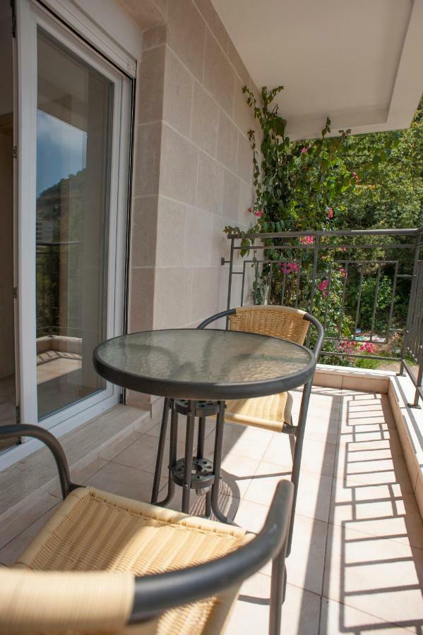 Apartments Villa Simonovic Petrovac na moru Exterior foto
